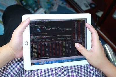 移动您的金融世界 EKING T9化身VIP“柜员”，引领商务信息咨询新纪元